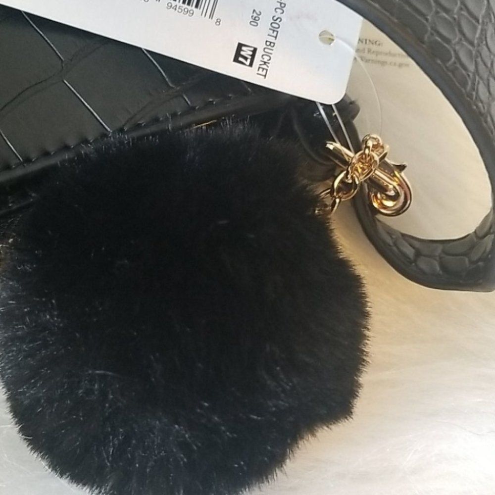 NWT Massini Embossed Bucket Hobo Style Bag - Picture 11 of 12